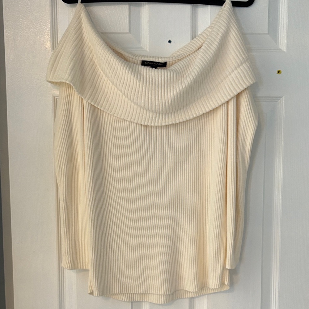 Banana republic off white off the shoulder sweater in size large